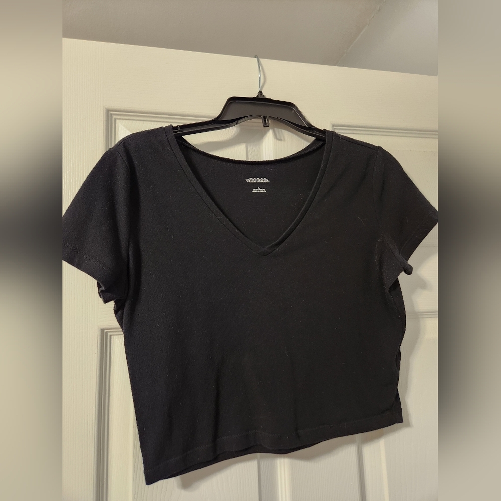 Black V-Neck Croptop